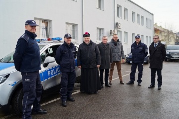 Słupca. Policjanci z wydziału prewencji otrzymali nowy radiowóz