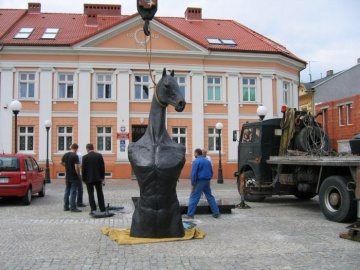 Koń stanie na rynku