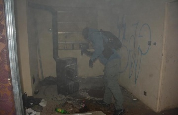 Konińscy policjanci sforsowali drzwi w sklepie z dopalaczami