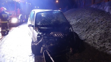 Wypadek w Brdowie. Samochód osobowy zderzył się z ciężarówką