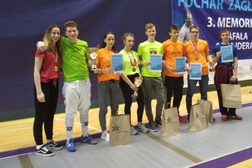 Marek Weiss wywalczył złoto, dwa medale szablistek KKSz Konin