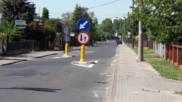 Spowalniacz na środku ul. Leśnej. Kto wpadł na taki pomysł?