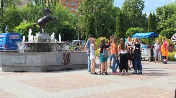Nowy Skwer Przyjaciół Dzieci na Placu Niepodległości w Koninie
