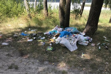 Po interwencji uprzątnięto śmieci znad Jeziora Gosławskiego