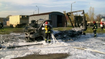 Pożar w jednostce wojskowej w Powidzu. Spłonął samochód