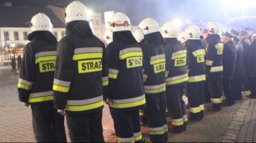 Apel pamięci strażaków ochotników na placu Wolności w Koninie