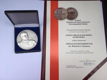 Licheńskie sanktuarium z medalem honorowym od Związku OSP
