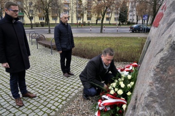 Prezydent i zastępcy złożyli kwiaty w rocznicę stanu wojennego