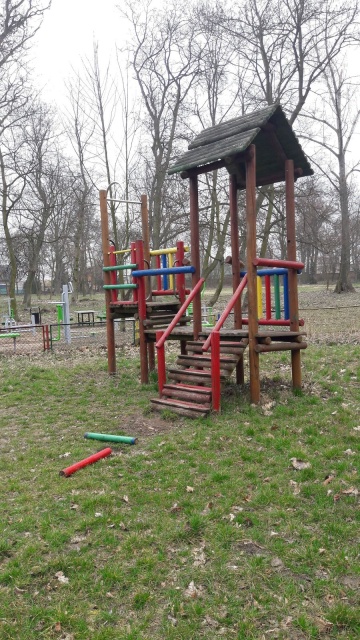 Golina. Zniszczony plac zabaw w parku zostanie wyremontowany