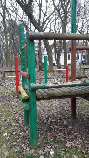 Golina. Zniszczony plac zabaw w parku zostanie wyremontowany