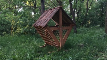 Będą dokarmiać dzikie zwierzęta. W Radolinie stanął paśnik