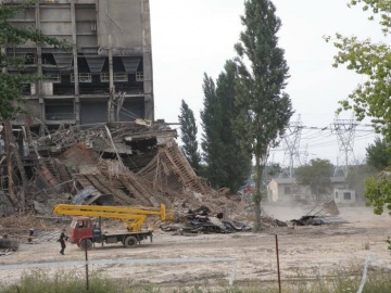 Zostały tylko trzy kominy