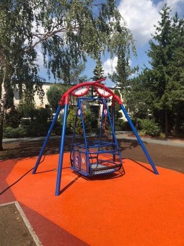 Konin. Plac zabaw dla dzieci z niepełnosprawnościami gotowy!