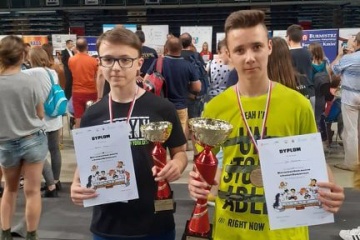Podwójne Mistrzostwo Polski Juniorów dla szachisty UKS Smecz!