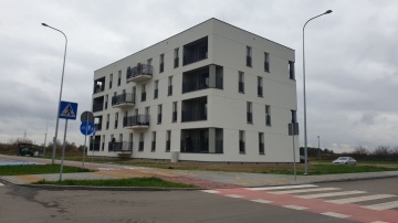 Konin. Blok podarowany miastu stoi przy ulicy Erazma Pietrygi
