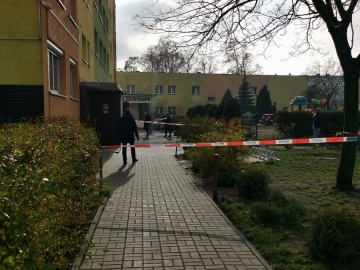 Strzelanina w biały dzień. Policjant oddał strzał do nastolatka