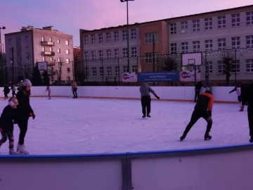 Konin. Można znowu pojeździć na łyżwach. Lodowisko otwarte!
