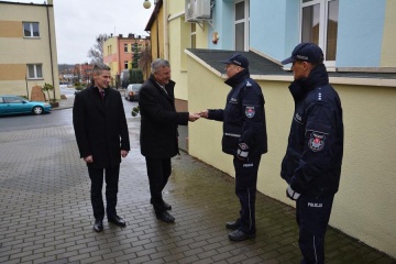 Policjanci z Kleczewa i Sompolna otrzymali nowe samochody