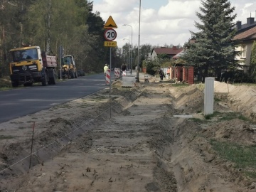 Żychlin. Trwa budowa chodnika wzdłuż ul. Borowej. To kontynuacja