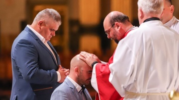 Licheń. Wstąpił do kościoła w wigilię Zesłania Ducha Świętego