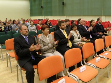 Szczuplejsza AHE zaczęła rok