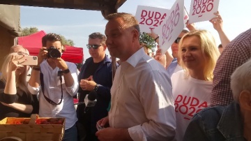 Konin. Prezydent Andrzej Duda zrobił zakupy na targowisku