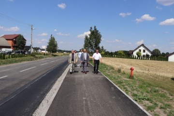 Rzgów. Ciąg pieszo-rowerowy już dostępny dla mieszkańców