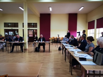 Uczniowie SP w Woli Podłężnej będą się uczyć w kontenerach?