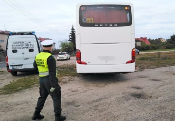 Inspektorzy WITD sprawdzili autobusy dowożące dzieci do szkół