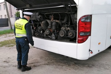 Inspektorzy WITD sprawdzili autobusy dowożące dzieci do szkół