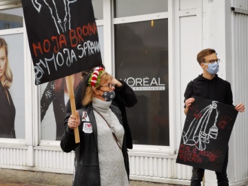 Przestać używać kobiet do celów politycznych! Przed siedzibą PiS