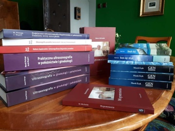 Marek Pietryga podarował konińskiej bibliotece swoje książki