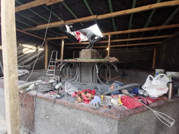 Koń wrócił na skwer. Trwają ostatnie prace przy fontannie