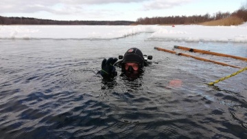 Konińscy strażacy-ratownicy szkolili się z nurkowania pod lodem