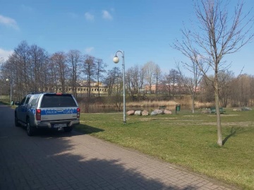 Wielkanoc 2021. Policjanci kontrolują przestrzeganie obostrzeń