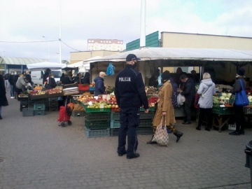 Wielkanoc 2021. Policjanci kontrolują przestrzeganie obostrzeń
