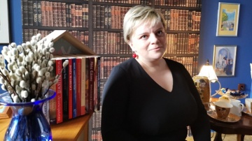 W książkach A. Polewskiej święta jest piękna, a anioł bez skrzydeł