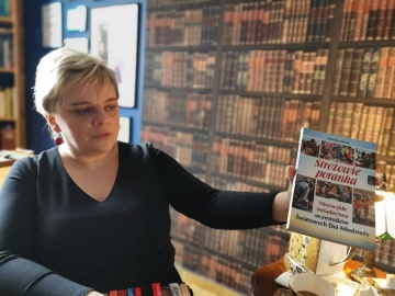 W książkach A. Polewskiej święta jest piękna, a anioł bez skrzydeł