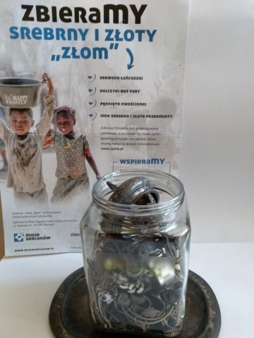 Konin. Zbierali zniszczone srebro i złoto na budowę studni w Czadzie