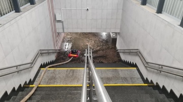 Konin. Pompowali wodę z tunelu by można było przejść na Zatorze