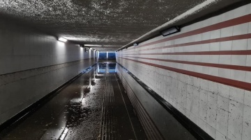 Konin. Pompowali wodę z tunelu by można było przejść na Zatorze