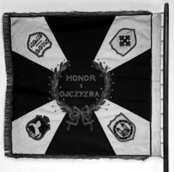 Gafa z czerwono-białymi flagami na powitanie Naczelnika Państwa