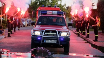 Druhowie OSP Kramsk powitali nowy wóz ratowniczo-gaśniczy