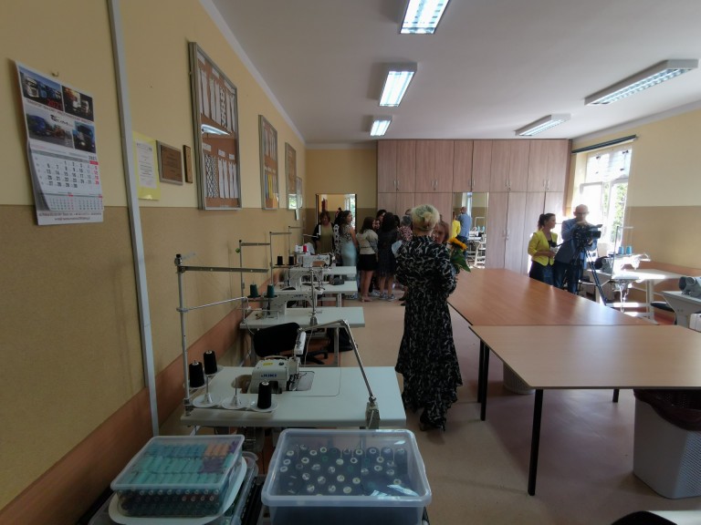 Powiat koniński uruchomił nowoczesną pracownię dla przyszłych krawców.