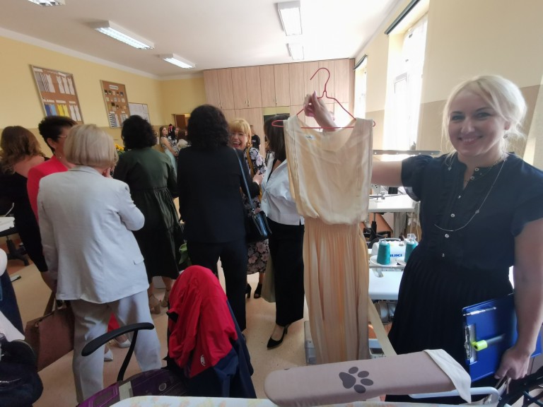 Powiat koniński uruchomił nowoczesną pracownię dla przyszłych krawców.