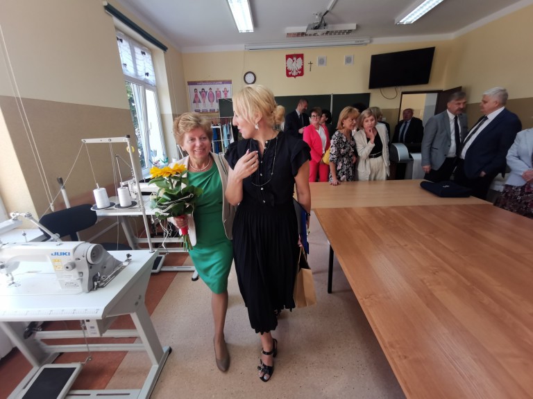 Powiat koniński uruchomił nowoczesną pracownię dla przyszłych krawców.
