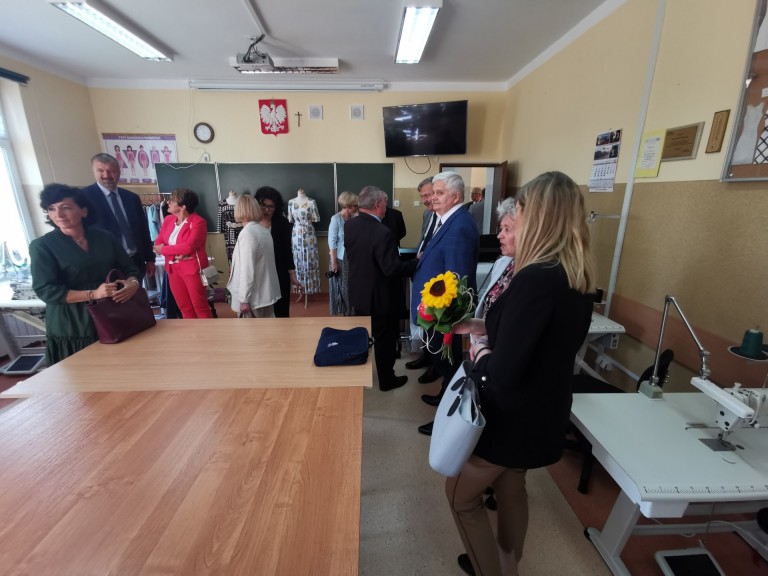 Powiat koniński uruchomił nowoczesną pracownię dla przyszłych krawców.