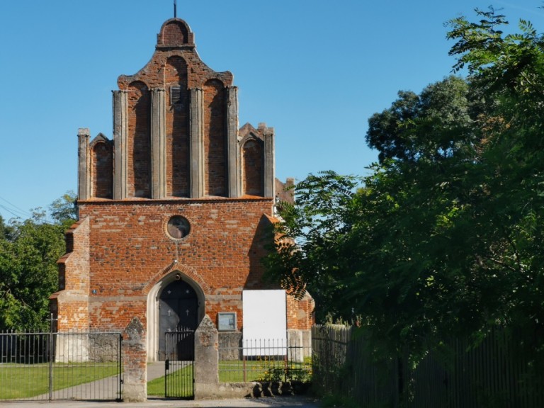 Najmniejsza miejscowość, czyli jedna posesja i zabytkowy kościół