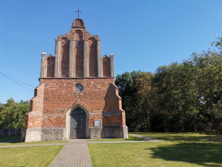 Najmniejsza miejscowość, czyli jedna posesja i zabytkowy kościół