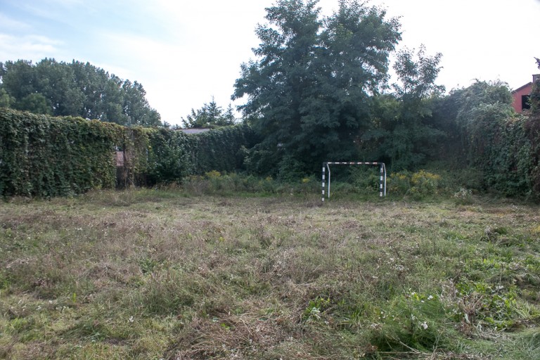 Zamiast odnowić boisko miasto woli je sprzedać. Tak w Koninie traktuje się młodzież